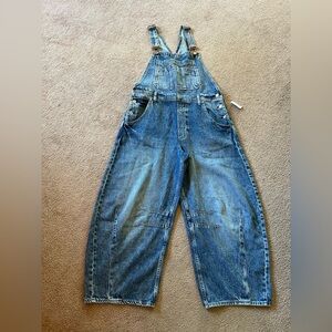 Gap UltraSoft Denim Horseshoe Overalls Size Medium